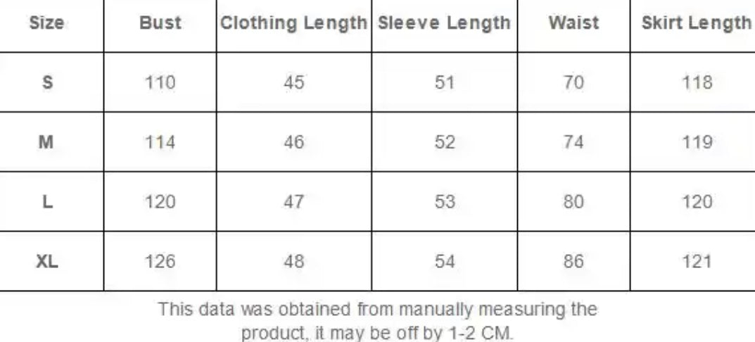 Modisches Kleid mit Pullover